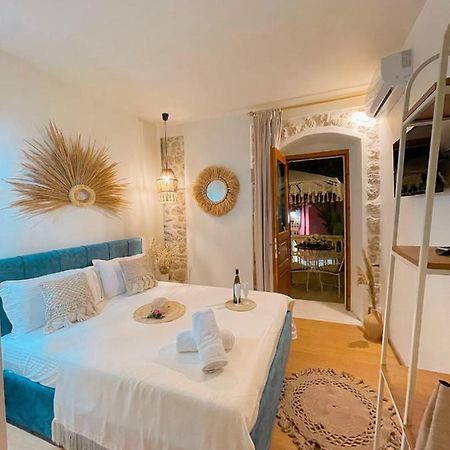 Bohemian Boutique Suites Vlorë 外观 照片
