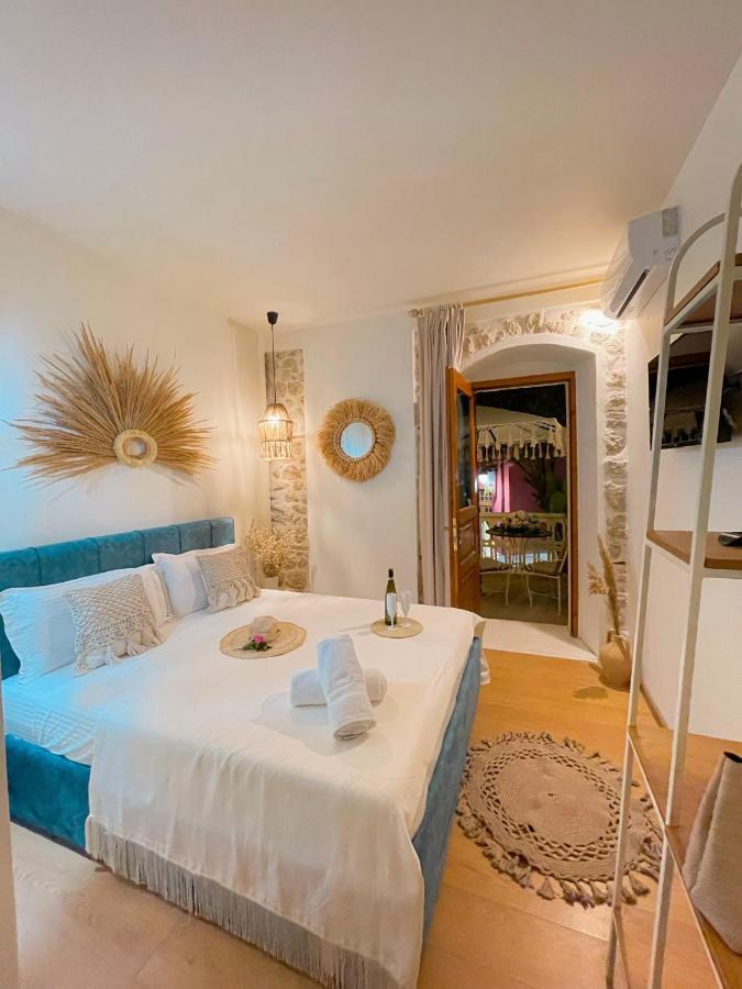 Bohemian Boutique Suites Vlorë 外观 照片