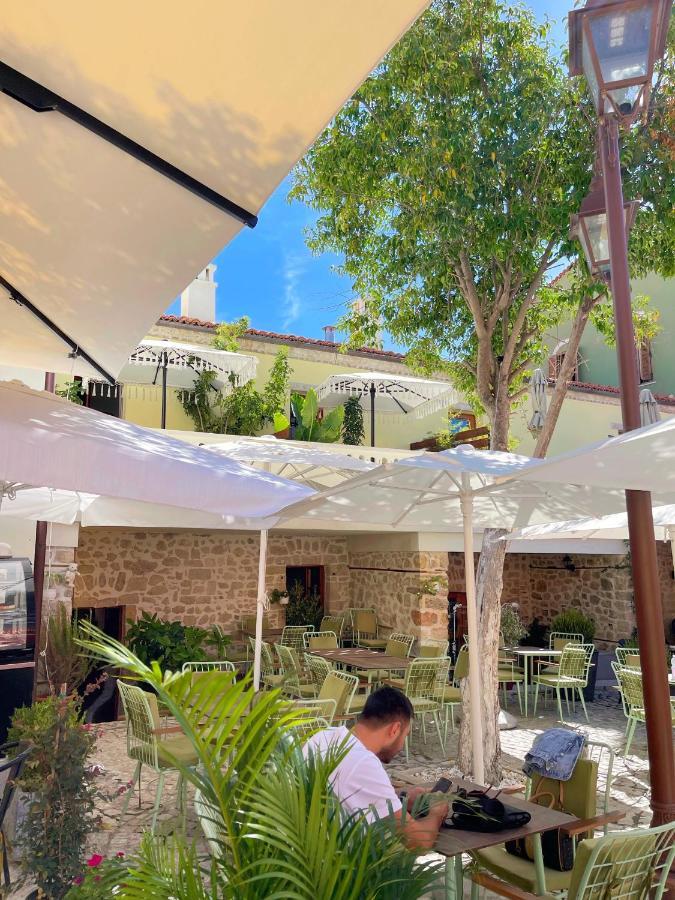 Bohemian Boutique Suites Vlorë 外观 照片