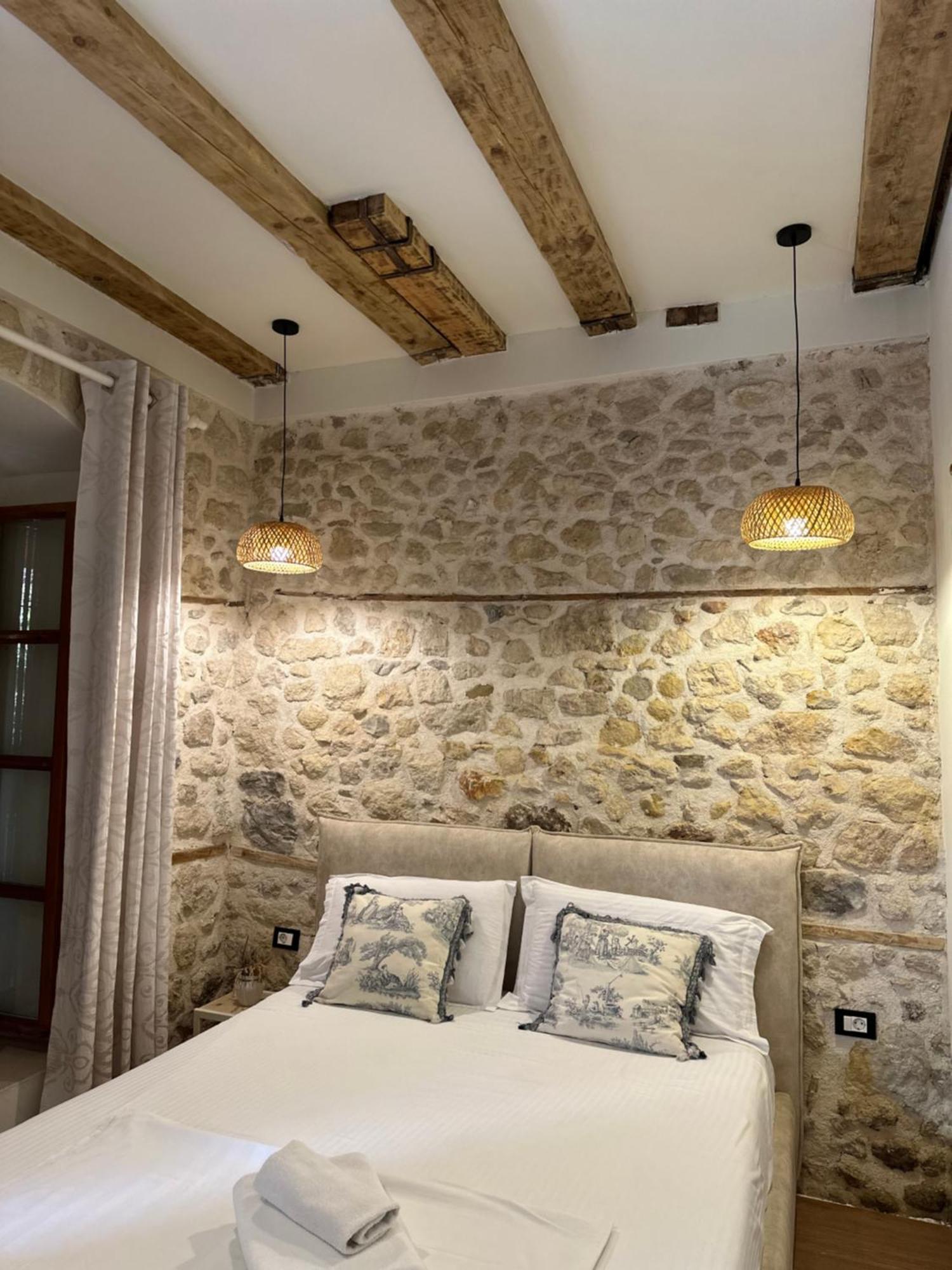 Bohemian Boutique Suites Vlorë 外观 照片